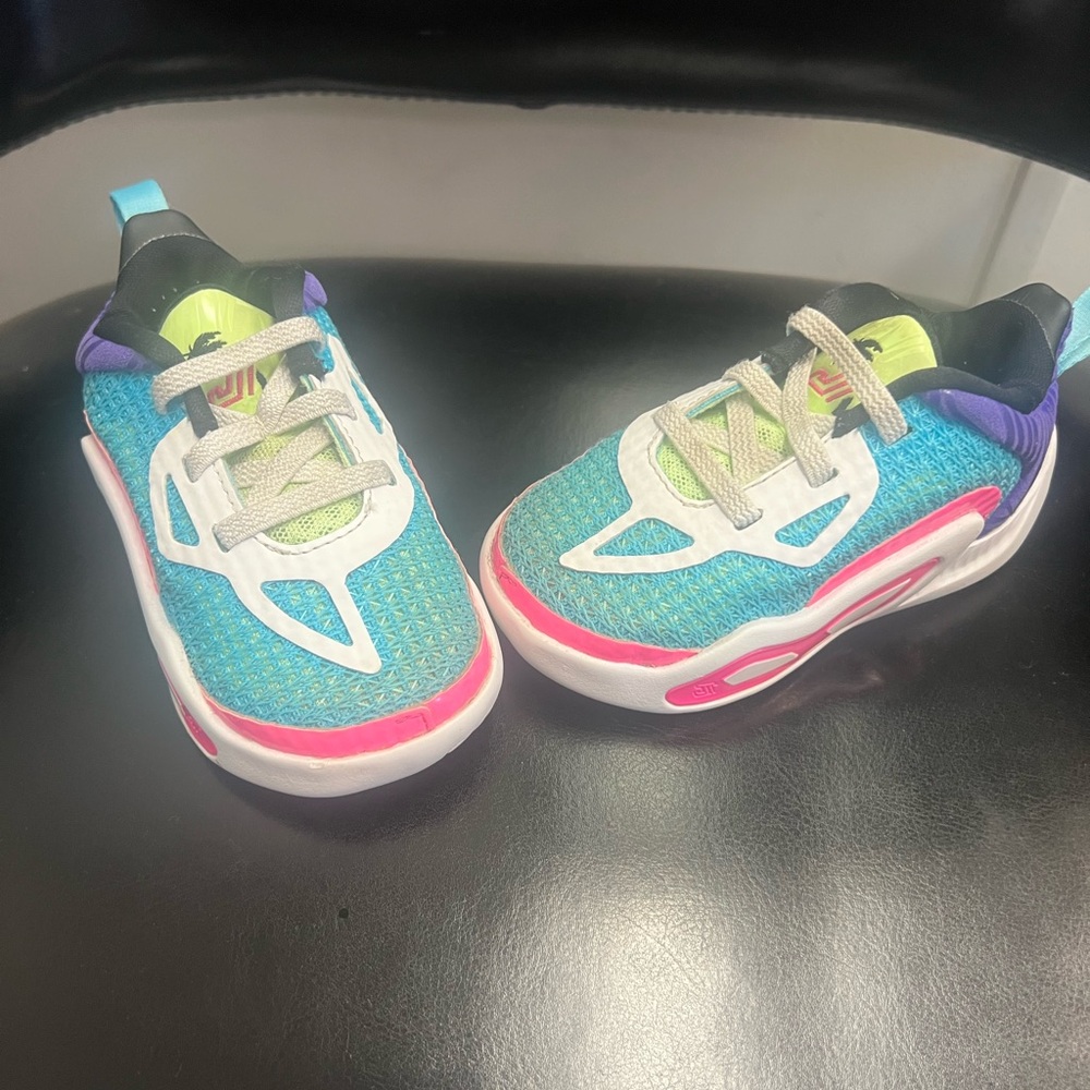 Jordan Blue and Green Sneakers Vibrant Athletic Style